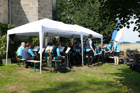 Nachfeier des Mährisch-Neustädter Wachsstockfestes an der Weingartenkapelle (Foto: Karl-Franz Thiede)